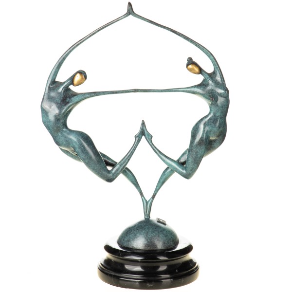 Moderne Bronzefigur tanzendes Paar mit grüner Patina BT949