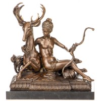 Mythologosche Bronzefigur Diana Göttin der Jagd mit Hirsch und Hunden YB880 Mythologosche Bronzefigur Diana Göttin der Jagd mit Hirsch und Hunden YB880