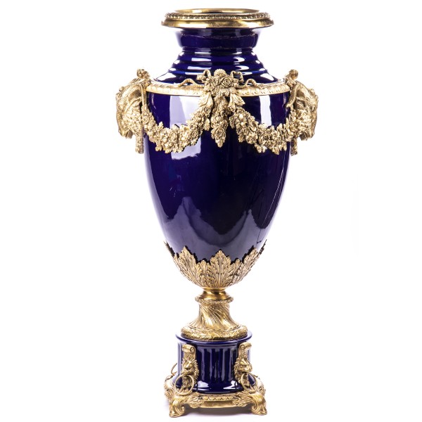 Porzellan mit Bronze Vase HM6196