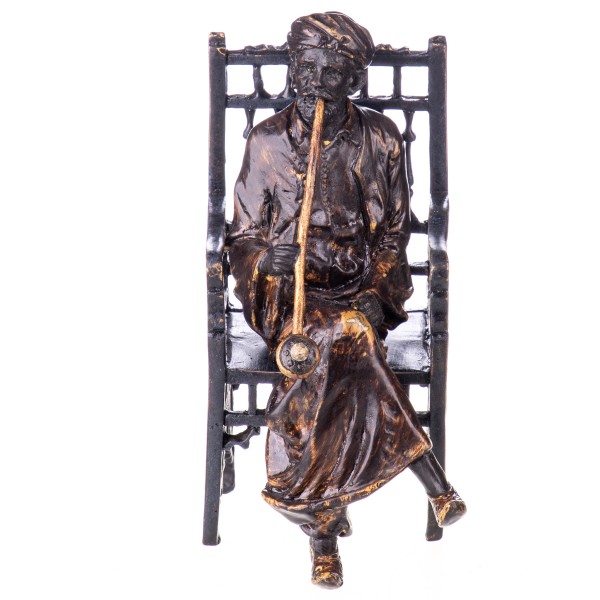 Farbige Bronzefigur Wiener Art Araber auf Stuhl mit Pfeiffe BT847