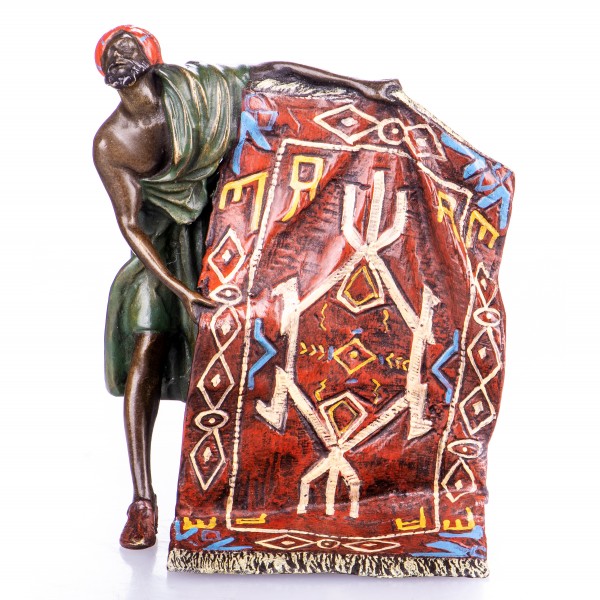 Farbige Bronzefigur Araber mit Teppich BT718