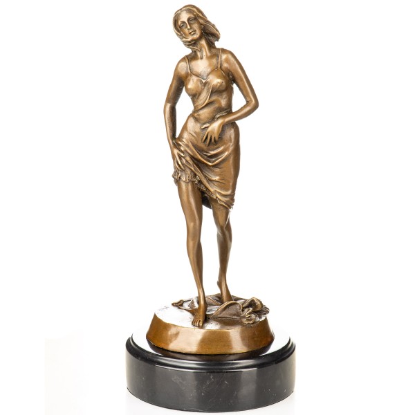 Bronzefigur Frau in Nachtkleid YB889
