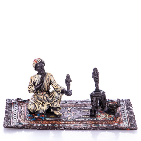 Farbige Bronzefigur Wiener Art Arabischer Händler auf Teppich BT721