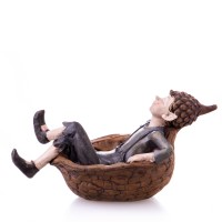 Kobold in Nussschale handbemalte Polyresinfigur TM341 Kobold in Nussschale handbemalte Polyresinfigur TM341